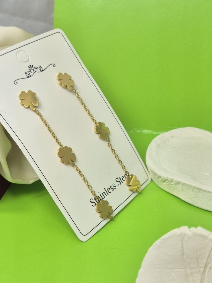 Серьги-цепочки с клевером в стиле Gold 1J10379(CJJ) Серьги-цепочки с клевером в стиле Gold 1J10379(CJJ)