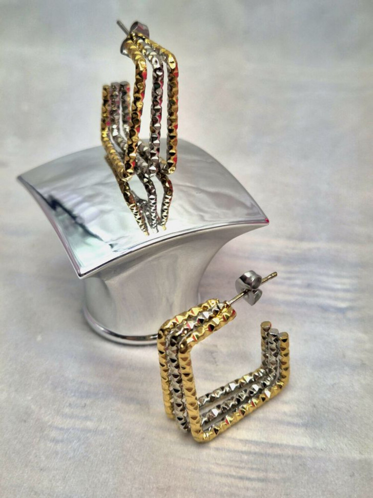 Серьги гвоздики из стали с напылением золотом квадраты J11498CJJ