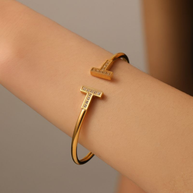 Браслет жесткий разомкнутый в стиле минимализм с Т-образными концами CJL19791