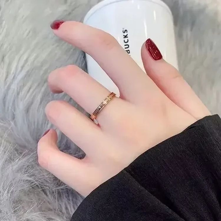 Кольцо стальное с напылением золотом "I feel you even when I close my eyes" J10202CJJ Кольцо стальное с напылением золотом "I feel you even when I close my eyes" J10202CJJ