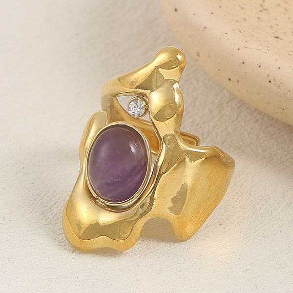 Массивное кольцо в стиле плавленый металл с белым камнем CJL46921