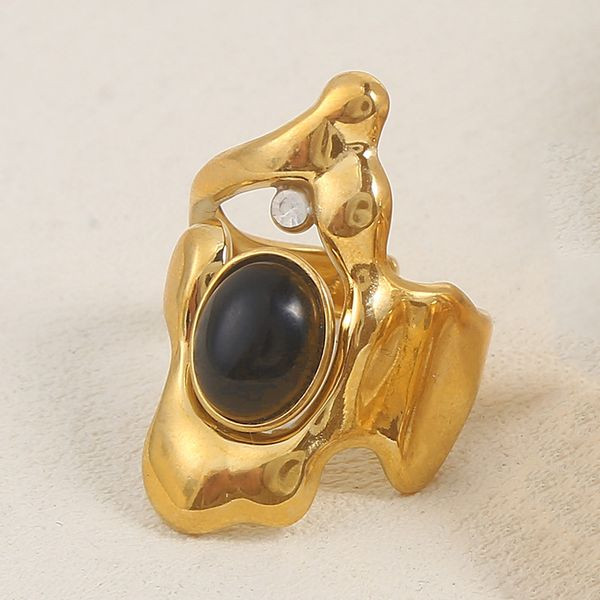 Массивное кольцо в стиле плавленый металл с белым камнем CJL46921