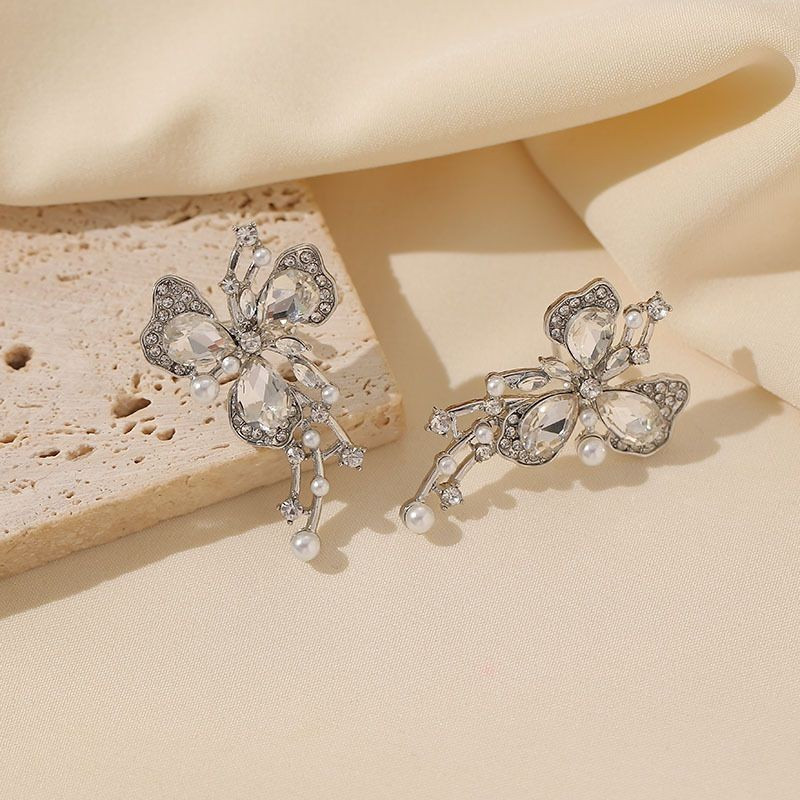 Нарядные серьги-пусеты Сверкающие банты с подвесками-каплями CJG39544