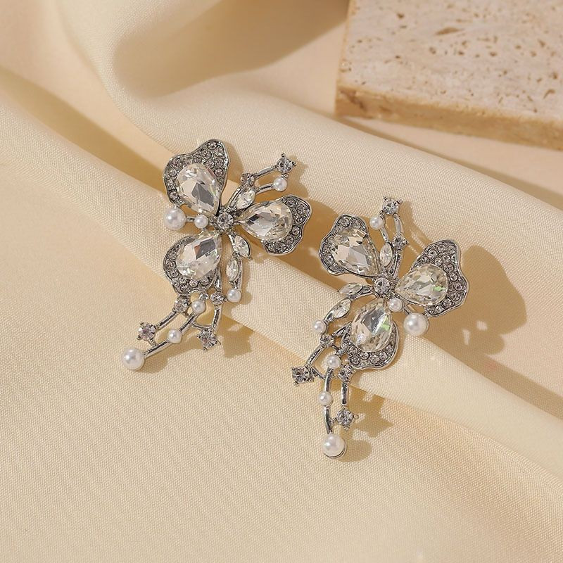 Нарядные серьги-пусеты Сверкающие банты с подвесками-каплями CJG39544