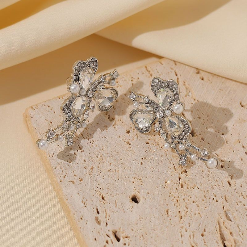 Нарядные серьги-пусеты Сверкающие банты с подвесками-каплями CJG39544