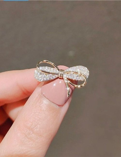 Брошь со стразами M09729CJJ