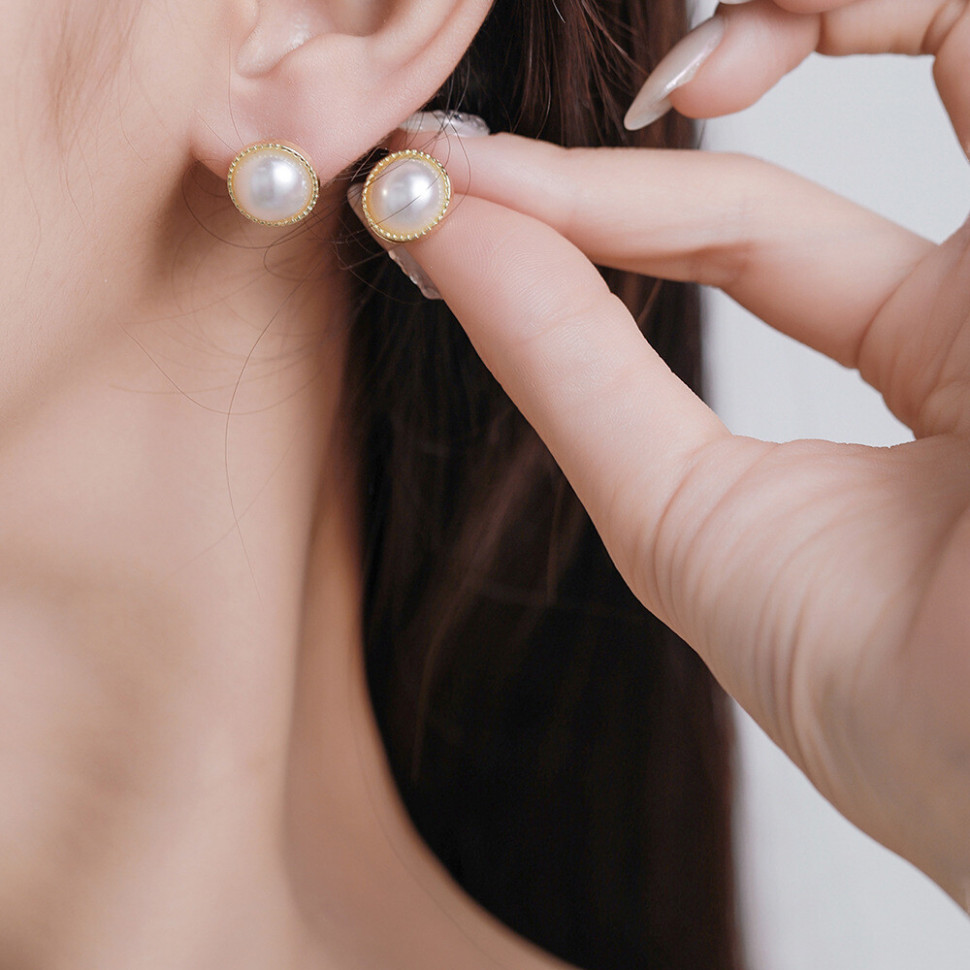 Круглые серьги-пусеты с жемчужной вставкой Z59717