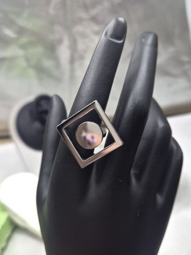 Геометрическое кольцо с подвесным диском в квадратной раме J11096CJJ