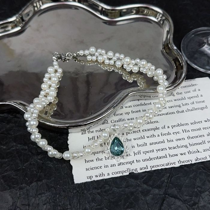 Чокер из белого жемчуга с центральной бирюзовой вставкой CJL19701