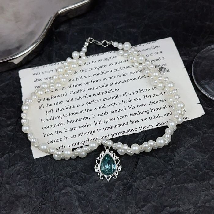 Чокер из белого жемчуга с центральной бирюзовой вставкой CJL19701