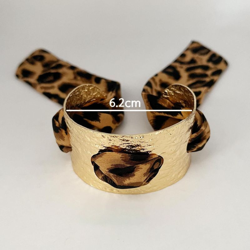 Жесткий браслет CJM16984 Жесткий браслет CJM16984