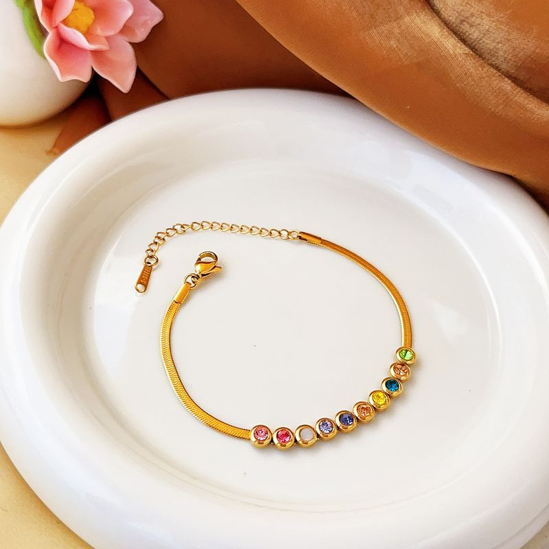 Браслет жесткой формы с дорожкой из разноцветных кристаллов 1J12148CJJ