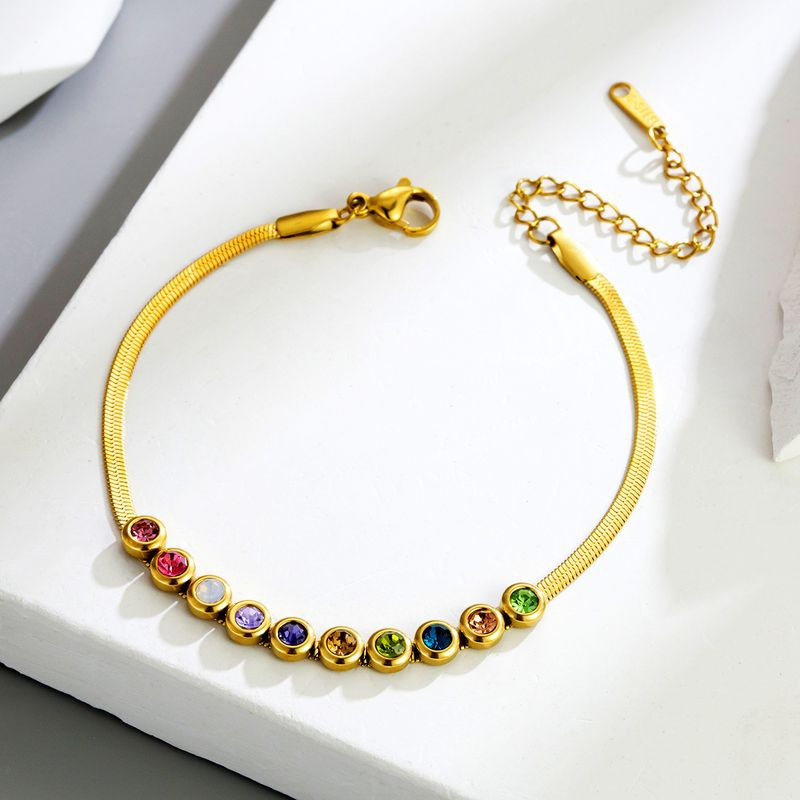 Браслет жесткой формы с дорожкой из разноцветных кристаллов 1J12148CJJ