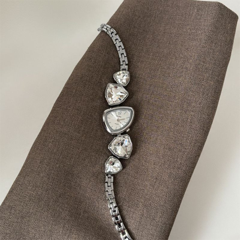 Женские часы CJT22026