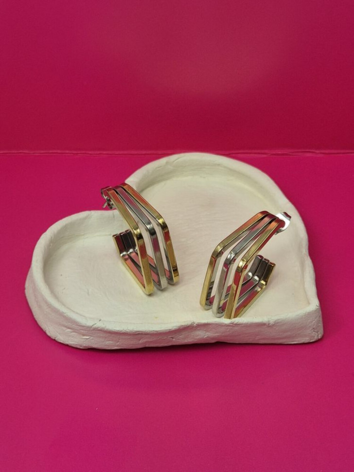 Серьги гвоздики из стали с напылением золотом квадраты J11500CJJ Серьги гвоздики из стали с напылением золотом квадраты J11500CJJ