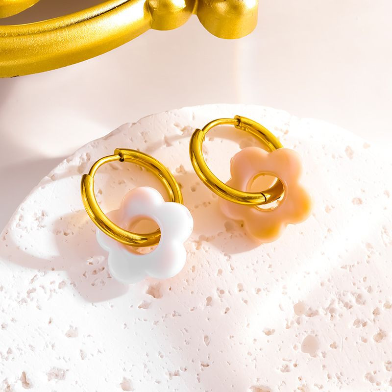 Серьги-кольца с янтарными цветами CJN34367