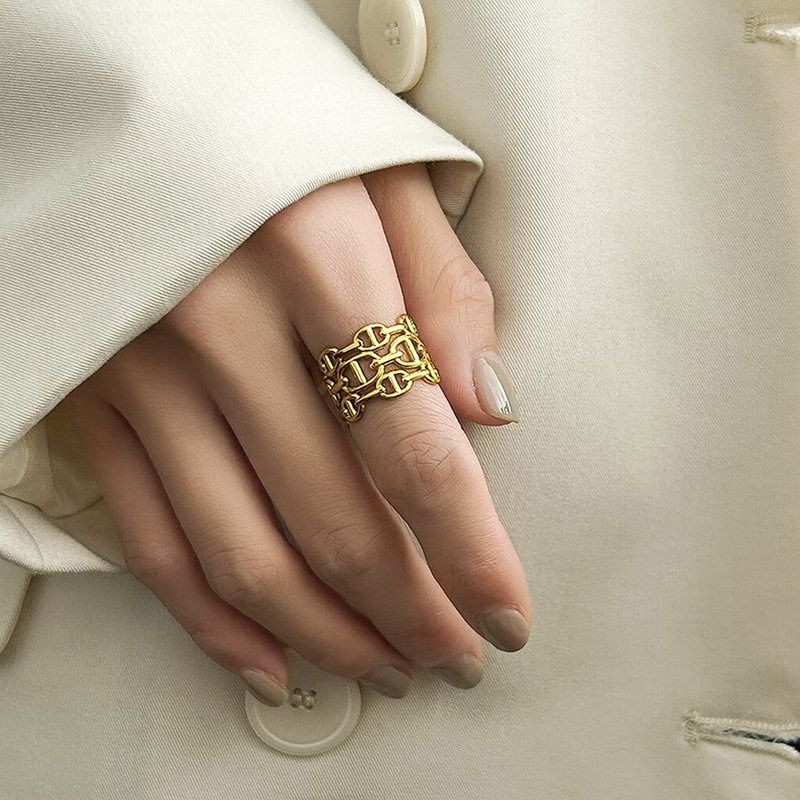 Широкое золотистое кольцо с тройным якорным плетением 1J12386CJJ