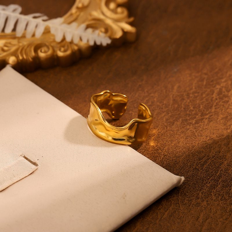 Кольцо с эффектом кованого золота и неровными краями 1J12366CJJ