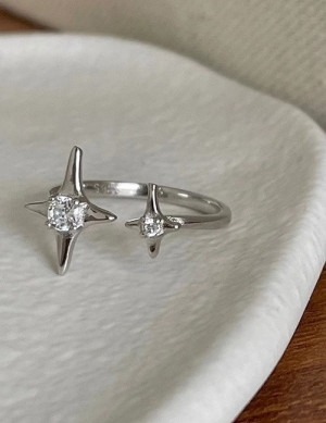 Разомкнутое кольцо с двумя звездами Z55045