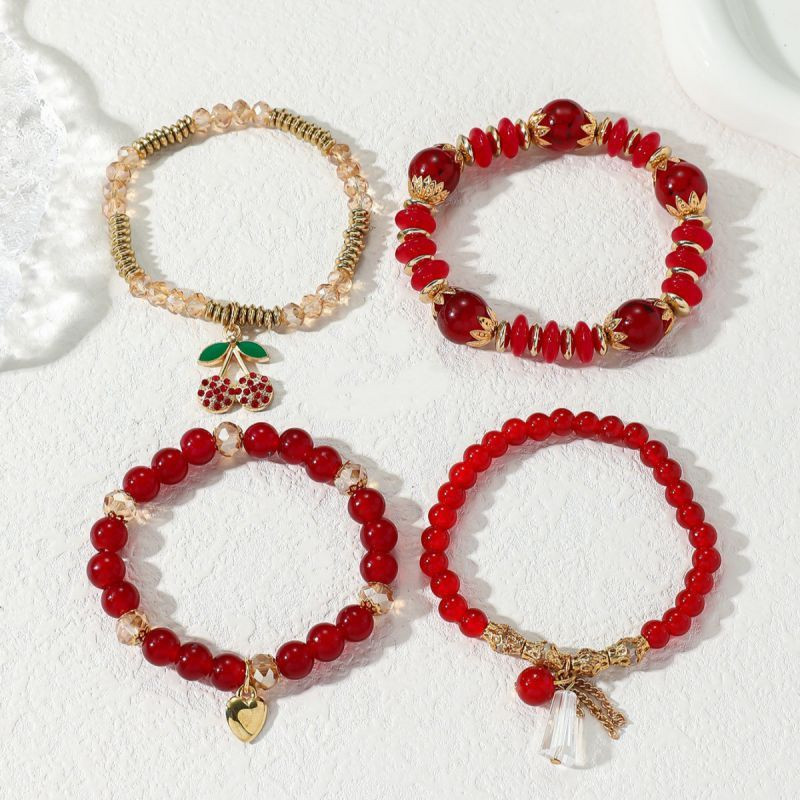 Комплект браслетов с красными кристаллами и подвесками CJP93776
