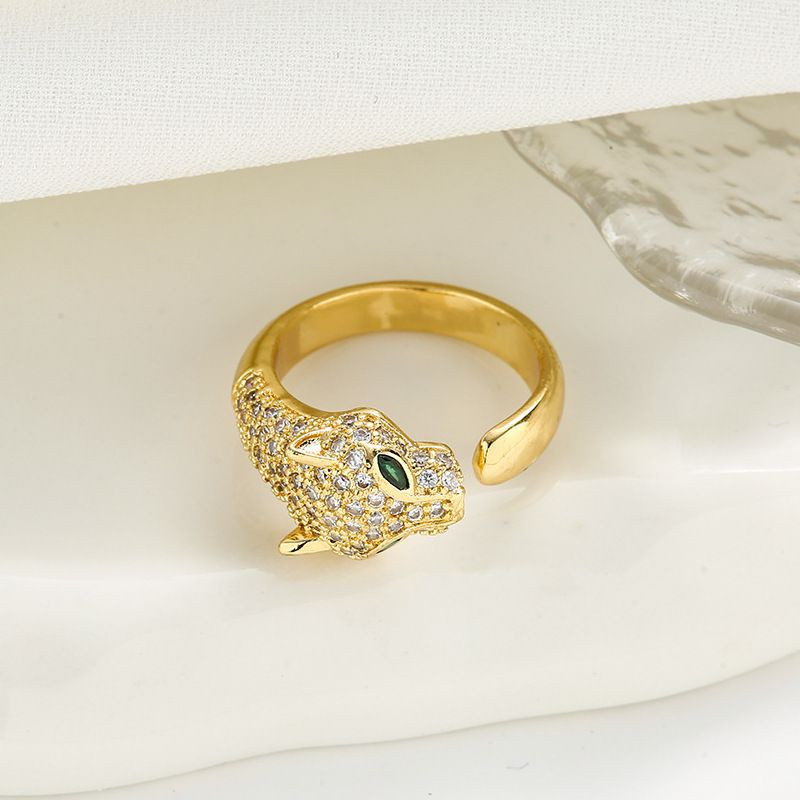 Кольцо в виде головы пантеры с зелеными глазами 1J12064CJJ Кольцо в виде головы пантеры с зелеными глазами 1J12064CJJ