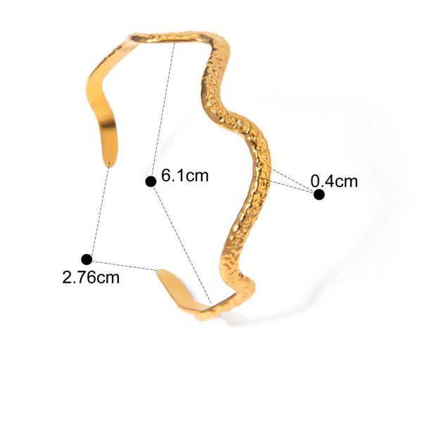 Браслет жесткий с волнообразным дизайном в золотистом цвете CJL41071