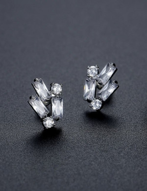 Серебристые серьги-пусеты «Кристальная мозаика» Z30600