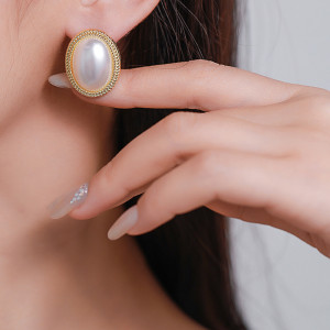 Крупные серьги-пусеты в форме жемчужных овалов Z59716 Крупные серьги-пусеты в форме жемчужных овалов Z59716