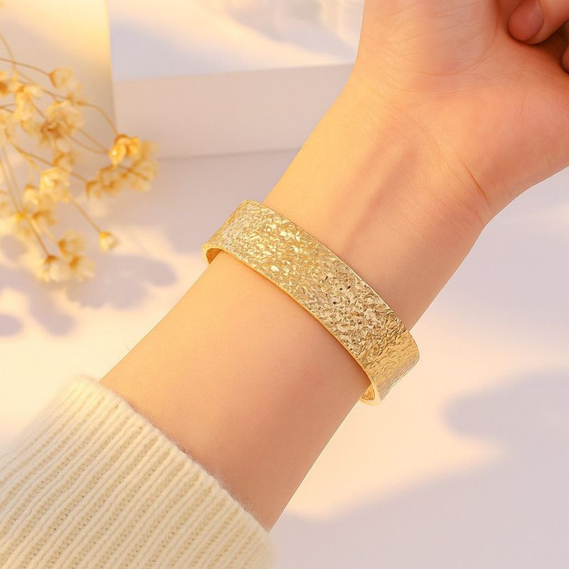 Браслет жёсткий титановая сталь напыление золотом 1J12205CJJ