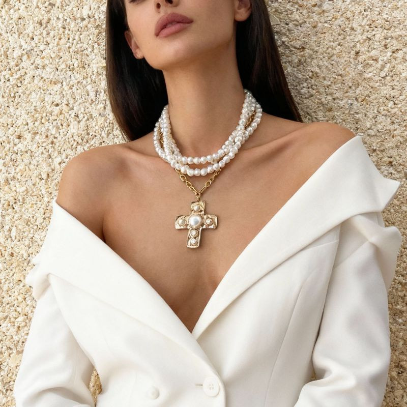 Многослойное жемчужное колье с массивным крестом CJT06963 Многослойное жемчужное колье с массивным крестом CJT06963