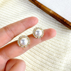 Серьги-пусеты с жемчугом в стразах CJC70061 Серьги-пусеты с жемчугом в стразах CJC70061
