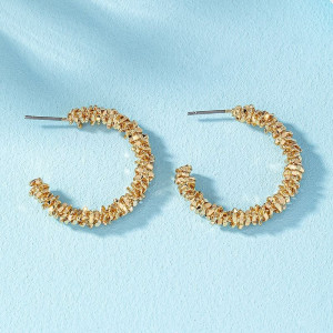 Золотистые серьги-кольца с мелкозернистой фактурой N70265