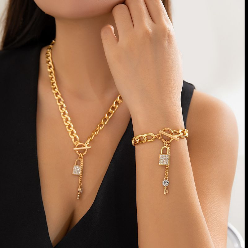 Подвеска с кулоном CJM03383