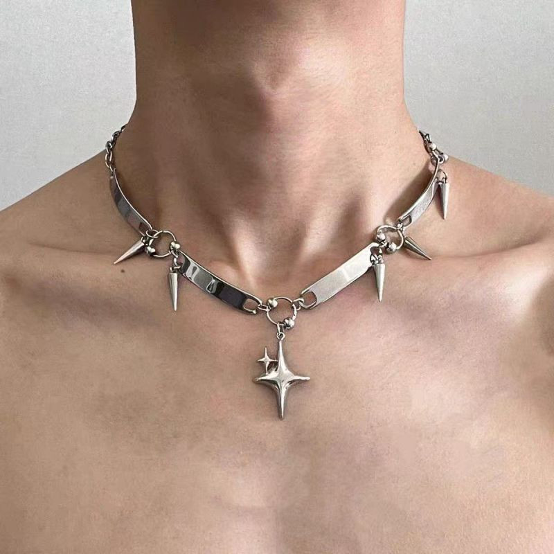 Колье со звездой и шипами CJZ43482