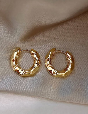 Фактурные серьги-конго с инкрустацией цветными стразами M08991