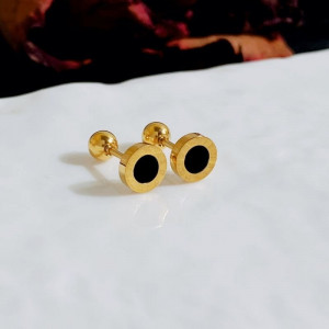 Золотистые серьги-пусеты с черным диском CJC97728 Золотистые серьги-пусеты с черным диском CJC97728