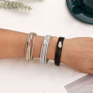 Браслет жесткий разомкнутый с наконечниками-кристаллами CJT05202