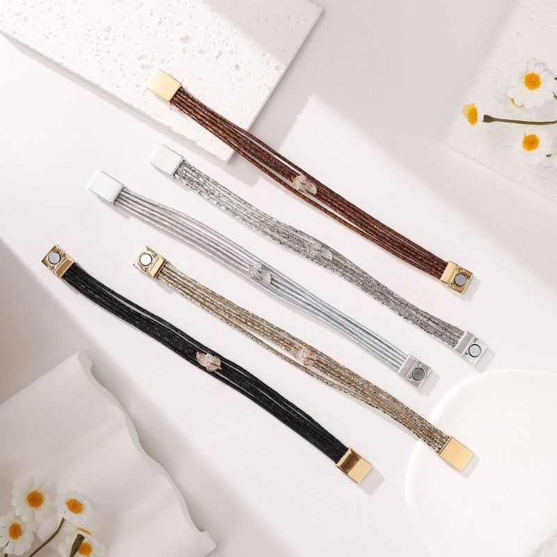 Браслет жесткий разомкнутый с наконечниками-кристаллами CJT05202