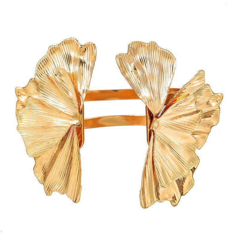 Браслет жесткий разомкнутый в форме золотистых листьев CJL17067