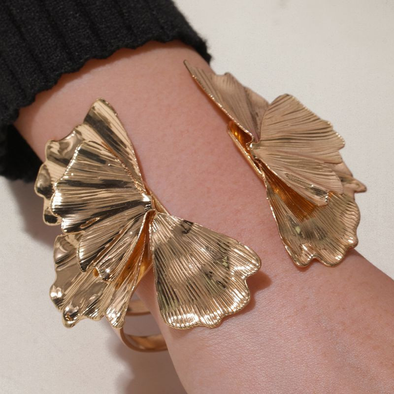 Жесткий браслет CJL17067 Жесткий браслет CJL17067