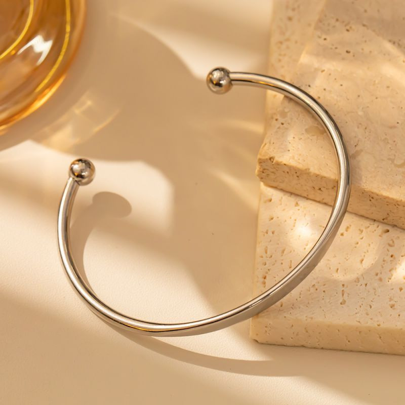 Браслет жесткий разомкнутый с наконечниками-сферами CJL30307