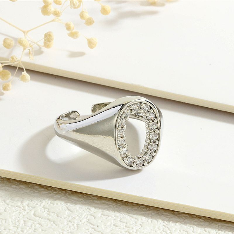 Женственная печатка с овальной платформой и рамкой из фианитов CJG67983