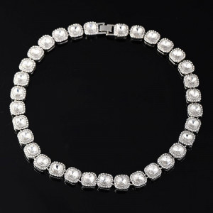 Блистательный чокер с дорожкой из крупных страз CJG78689