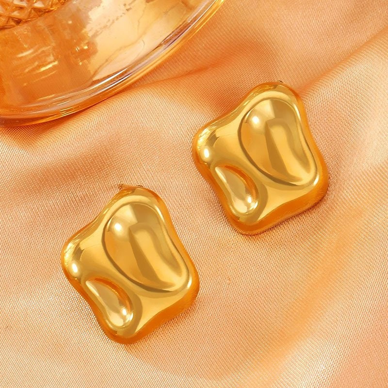 Золотистые серьги-пусеты Жидкий металл CJD62456 Золотистые серьги-пусеты Жидкий металл CJD62456