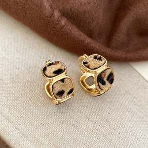 Серьги-пусеты «Леопардовый квадрат» CJR74316 Серьги-пусеты «Леопардовый квадрат» CJR74316