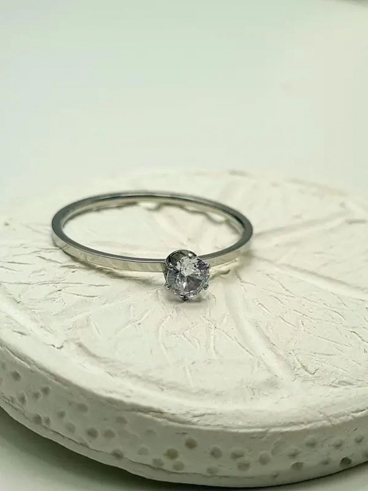 Кольцо стальное с фианитом J10233CJJ Кольцо стальное с фианитом J10233CJJ