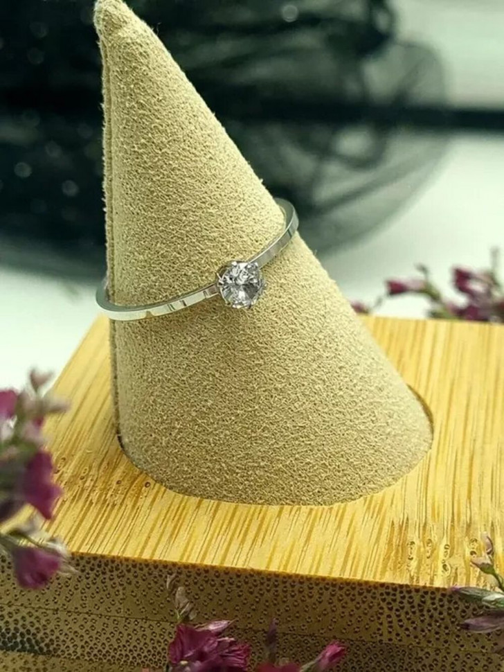 Кольцо стальное с фианитом J10233CJJ Кольцо стальное с фианитом J10233CJJ