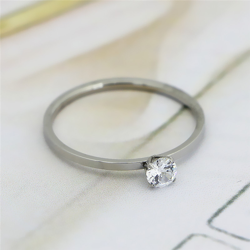 Тонкое стальное кольцо с подвеской-кристаллом J10233CJJ Тонкое стальное кольцо с подвеской-кристаллом J10233CJJ