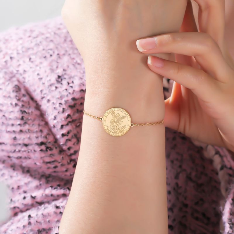 Браслет нить с серебристым ажурным диском CJS86977