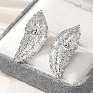Фактурные серьги-пусеты Серебристые крылья ангела CJL10269